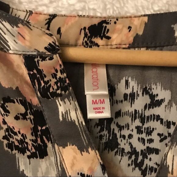 : : Xhilaration Floral Blouse : : - Picture 4 of 9